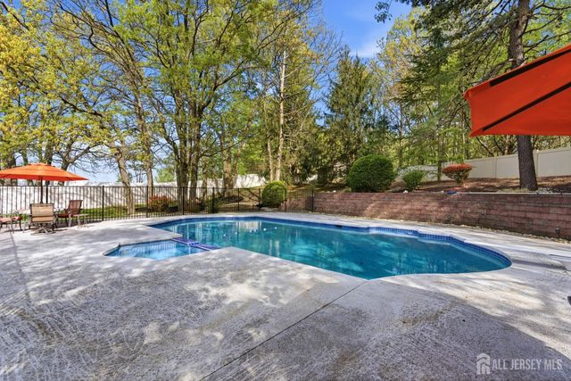43 Scarlet Drive, Sayreville, NJ 08859