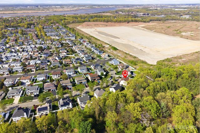 43 Scarlet Drive, Sayreville, NJ 08859