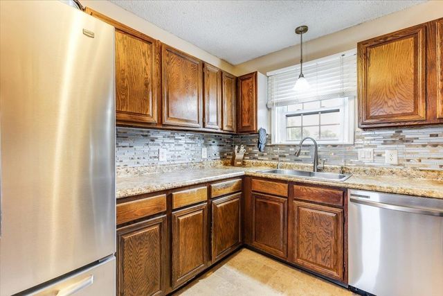 326 N Jane St, Haysville, KS 67060