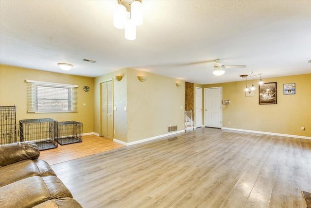 326 N Jane St, Haysville, KS 67060