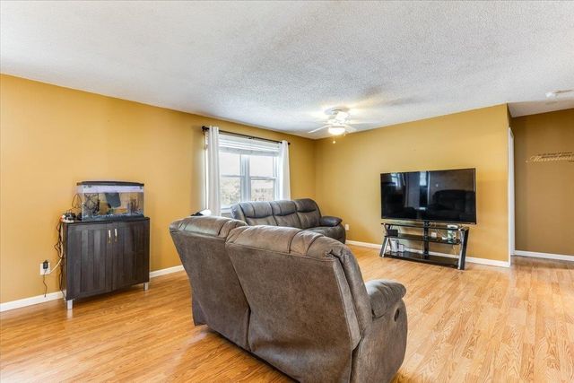 326 N Jane St, Haysville, KS 67060