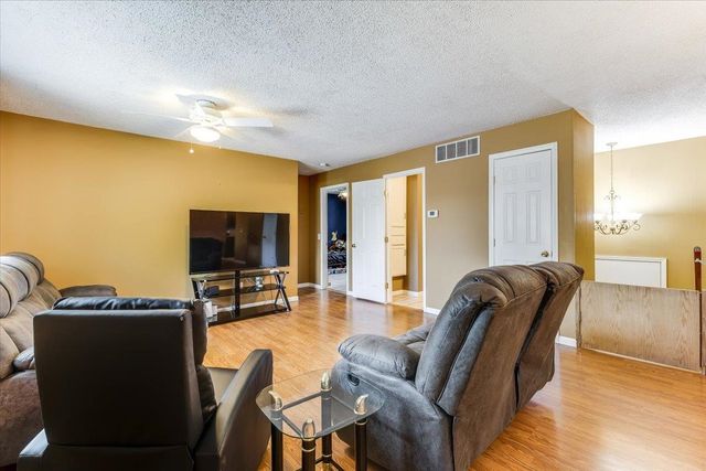 326 N Jane St, Haysville, KS 67060