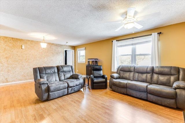 326 N Jane St, Haysville, KS 67060