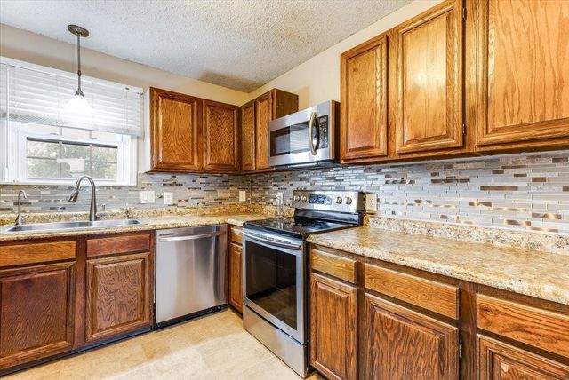 326 N Jane St, Haysville, KS 67060