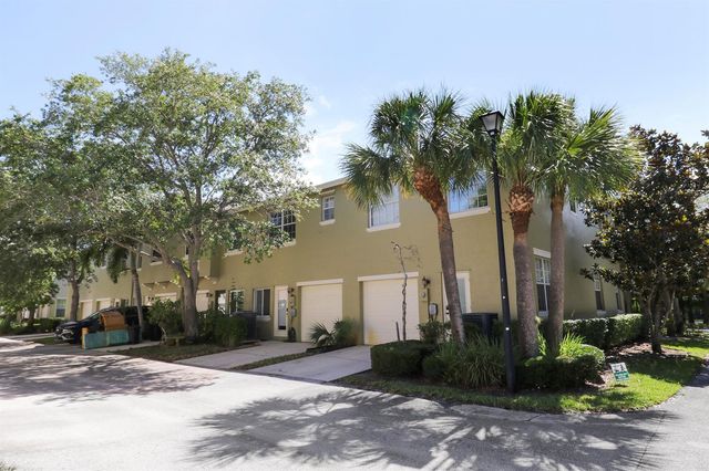 2122 SE Grand Drive, Port St. Lucie, FL 34952