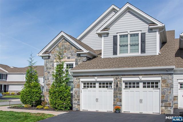 28 Spring Wolf Trail, Franklin Lakes, NJ 07417