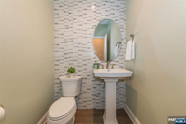 28 Spring Wolf Trail, Franklin Lakes, NJ 07417