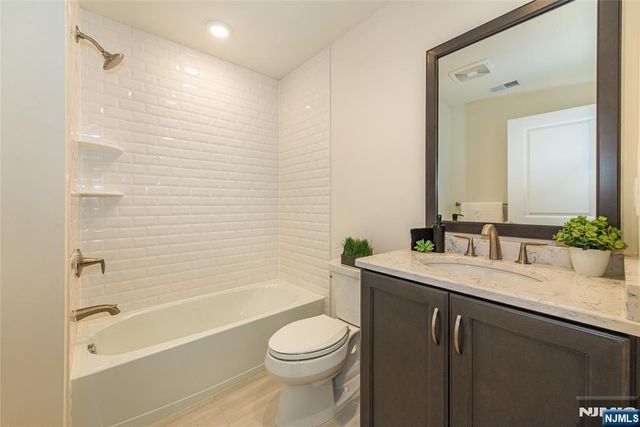 28 Spring Wolf Trail, Franklin Lakes, NJ 07417