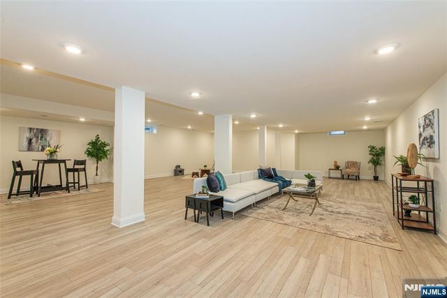 28 Spring Wolf Trail, Franklin Lakes, NJ 07417