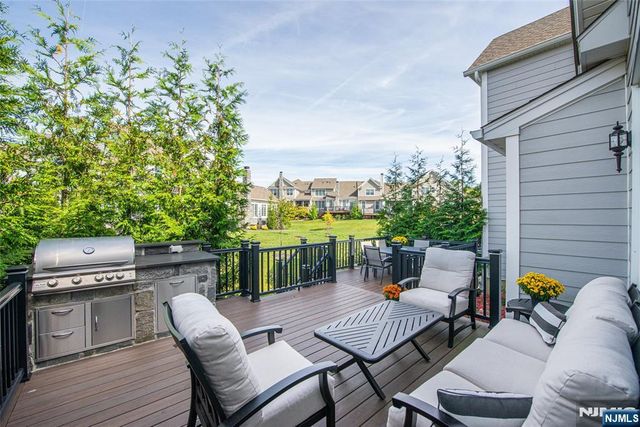 28 Spring Wolf Trail, Franklin Lakes, NJ 07417