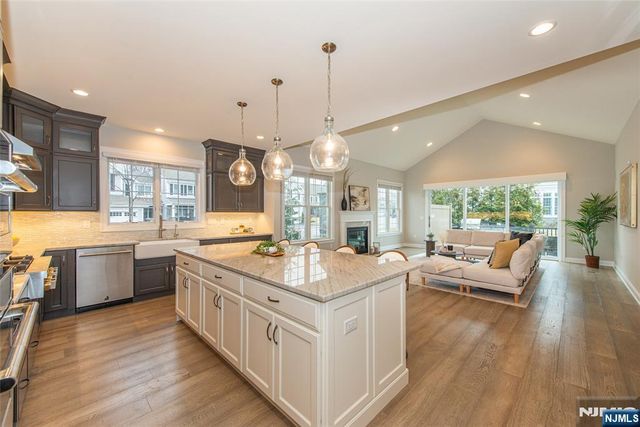 28 Spring Wolf Trail, Franklin Lakes, NJ 07417