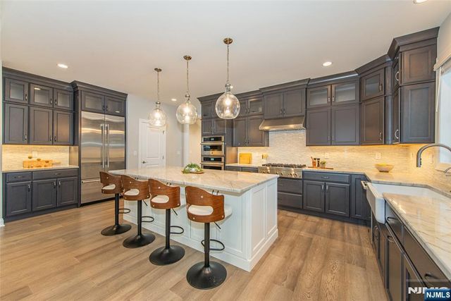 28 Spring Wolf Trail, Franklin Lakes, NJ 07417