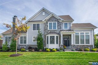 28 Spring Wolf Trail, Franklin Lakes, NJ 07417