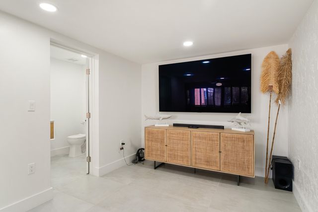 9812 Windward Avenue, Key Largo, FL 33037