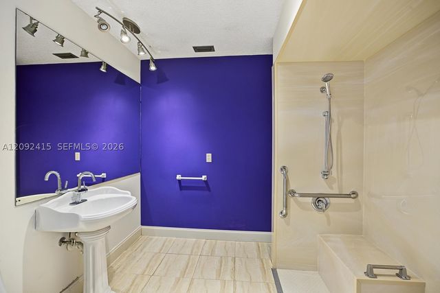 7320 SW 16th St, Plantation, FL 33317