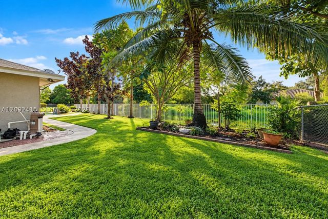 7320 SW 16th St, Plantation, FL 33317