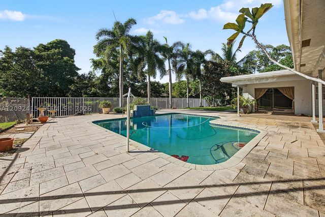 7320 SW 16th St, Plantation, FL 33317