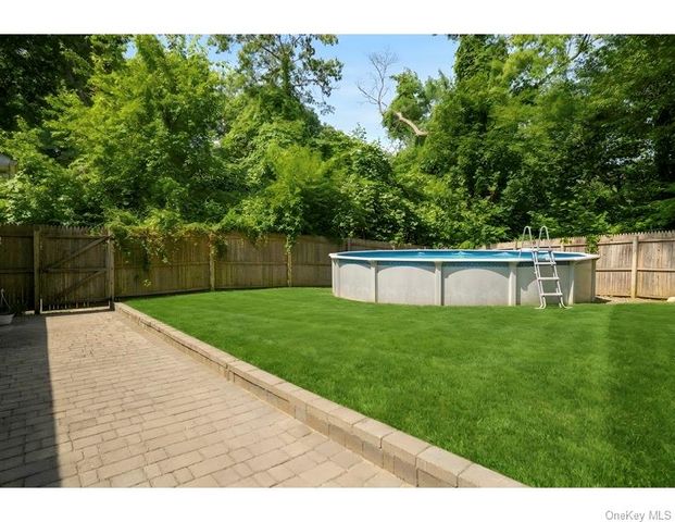 27 Ferndale Avenue, Miller Place, NY 11764