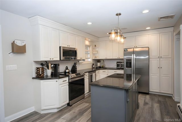 27 Ferndale Avenue, Miller Place, NY 11764