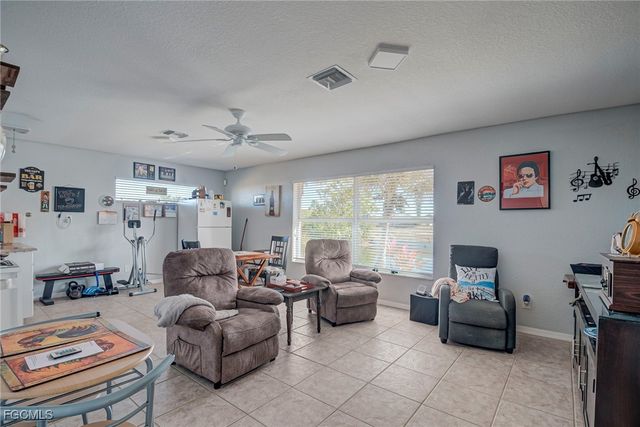 901 NW 3rd PL, Cape Coral, FL 33993