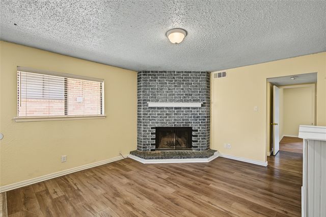 125 Allencrest Drive, White Settlement, TX 76108