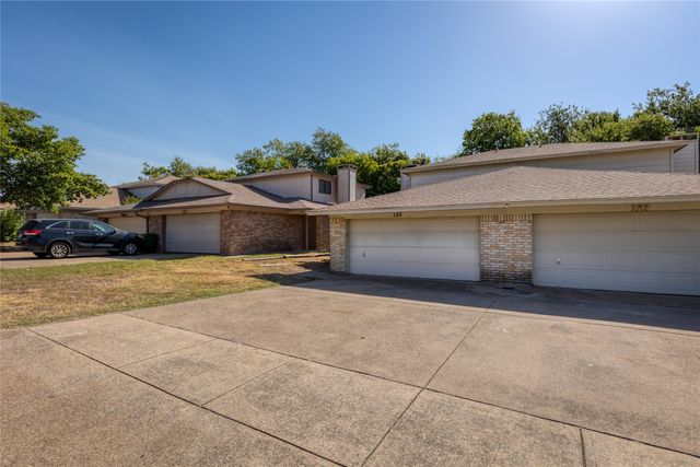 125 Allencrest Drive, White Settlement, TX 76108