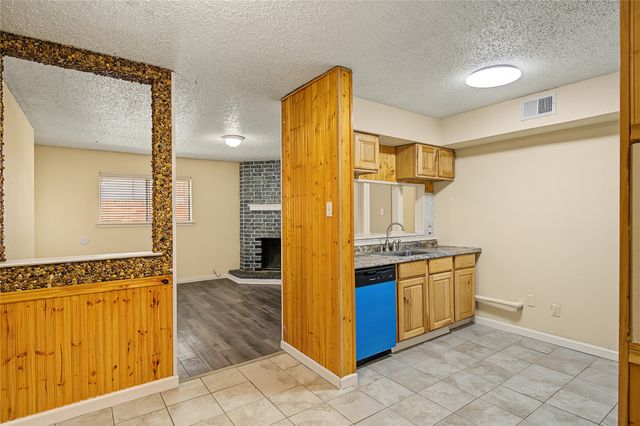 125 Allencrest Drive, White Settlement, TX 76108