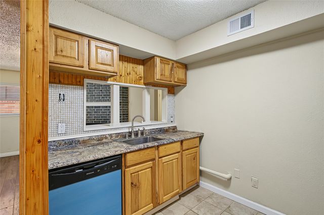 125 Allencrest Drive, White Settlement, TX 76108
