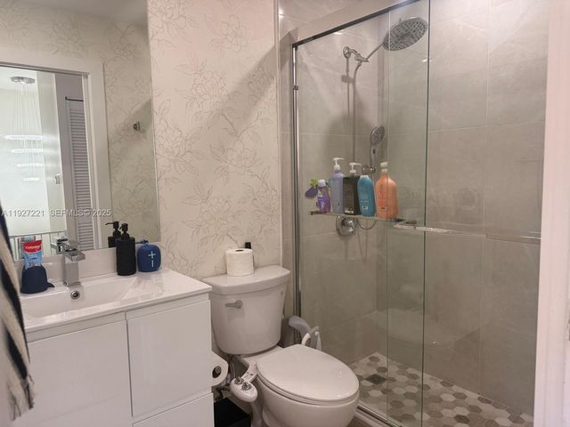 6864 NW 166th Ter 903, Miami Lakes, FL 33014