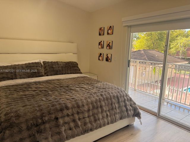 6864 NW 166th Ter 903, Miami Lakes, FL 33014