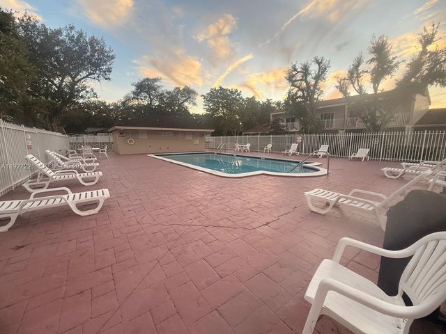 6864 NW 166th Ter 903, Miami Lakes, FL 33014