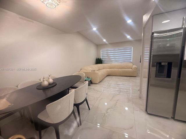 6864 NW 166th Ter 903, Miami Lakes, FL 33014