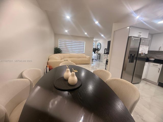 6864 NW 166th Ter 903, Miami Lakes, FL 33014