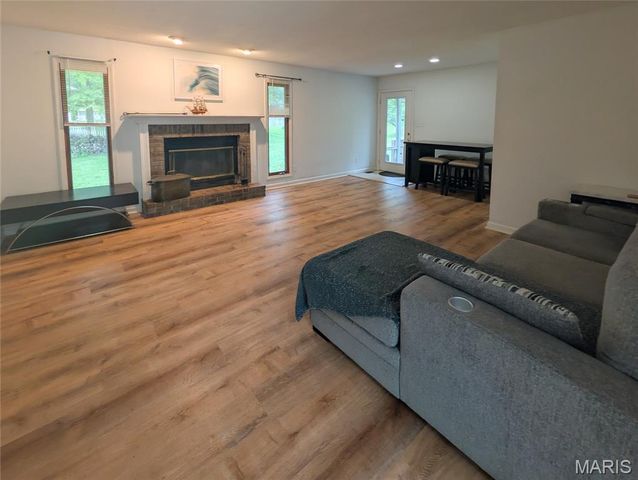 1175 San Juan Drive, Edwardsville, IL 62025