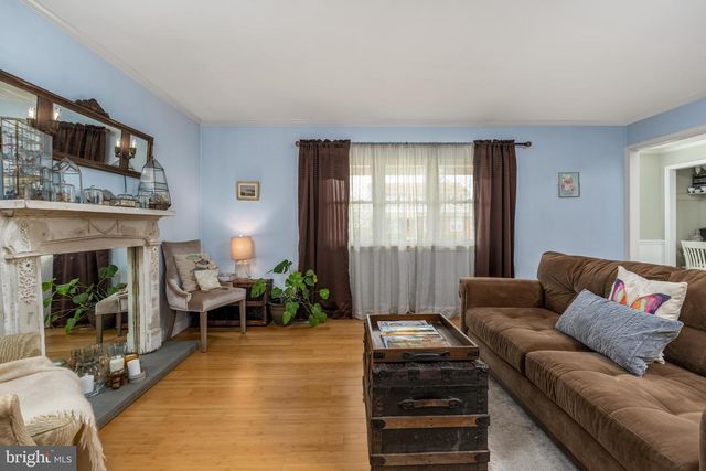 2 ROSSITER CIR, Newark, DE 19702