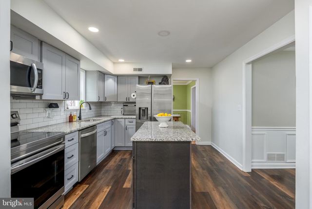 2 ROSSITER CIR, Newark, DE 19702