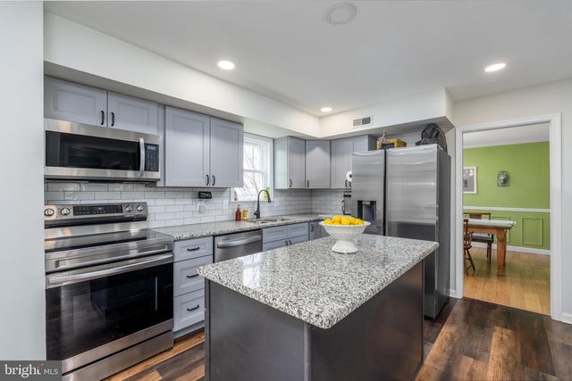 2 ROSSITER CIR, Newark, DE 19702