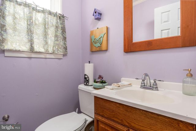 2 ROSSITER CIR, Newark, DE 19702