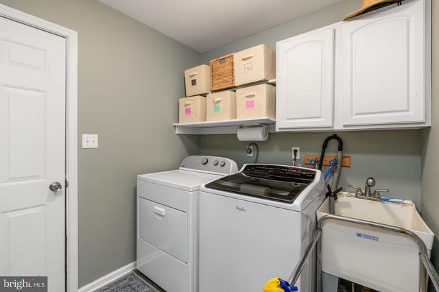 2 ROSSITER CIR, Newark, DE 19702