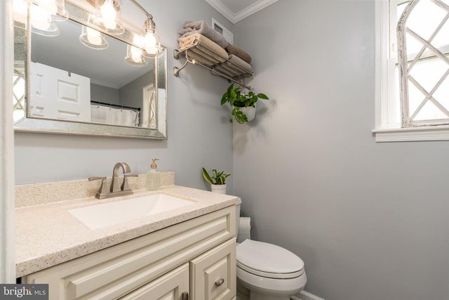 2 ROSSITER CIR, Newark, DE 19702