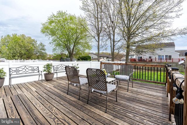 2 ROSSITER CIR, Newark, DE 19702