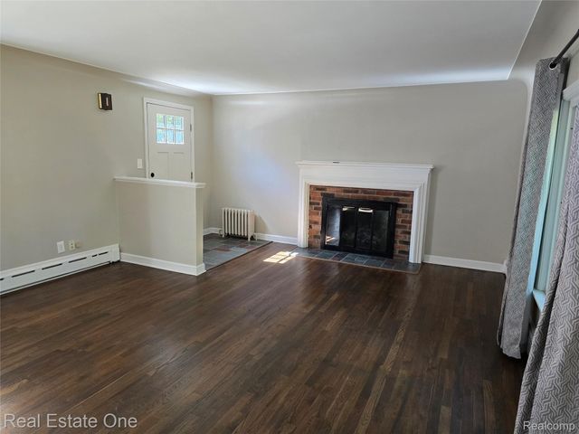 249 W Buell Road E, Oakland Charter Township, MI 48363