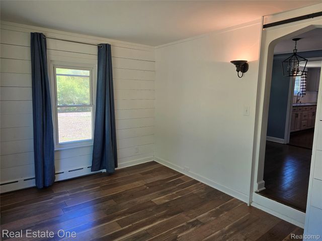 249 W Buell Road E, Oakland Charter Township, MI 48363