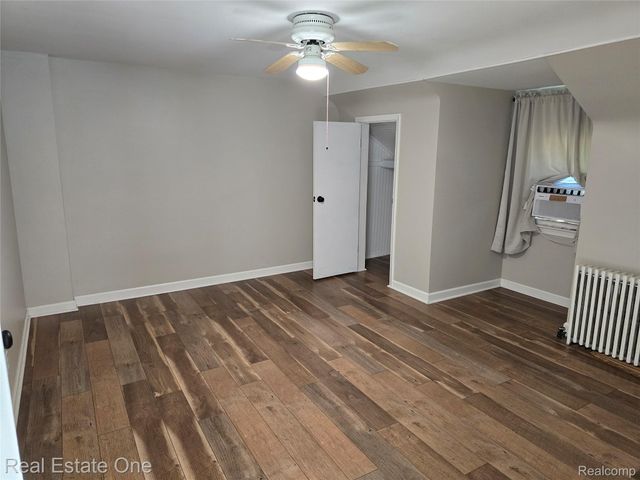 249 W Buell Road E, Oakland Charter Township, MI 48363