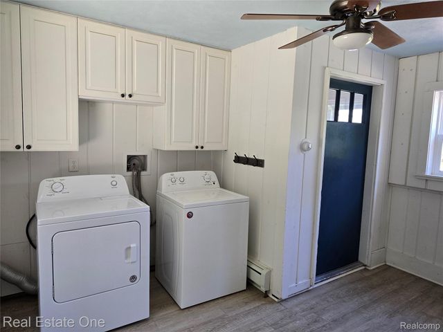 249 W Buell Road E, Oakland Charter Township, MI 48363