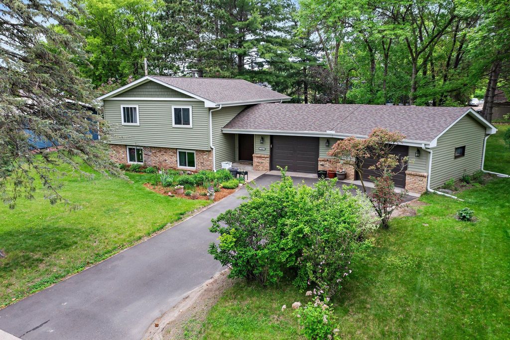 216 Richard Avenue SE, Isanti, MN 55040