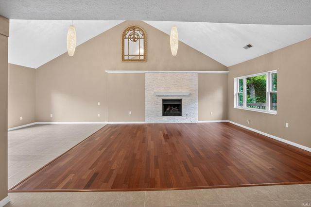 1120 N Diamond Point Court, Monticello, IN 47960