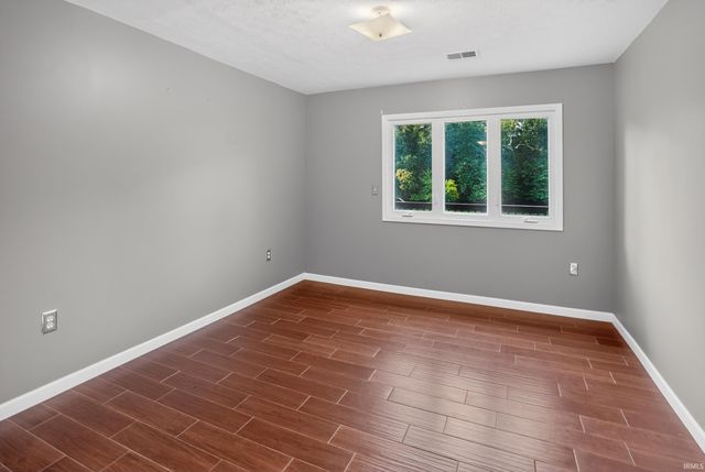 1120 N Diamond Point Court, Monticello, IN 47960