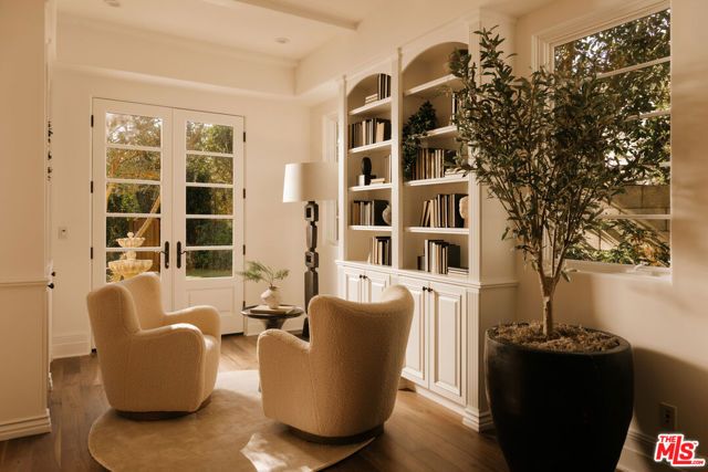 120 S Anita Avenue, Los Angeles, CA 90049