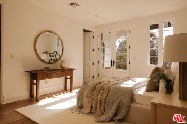 120 S Anita Avenue, Los Angeles, CA 90049